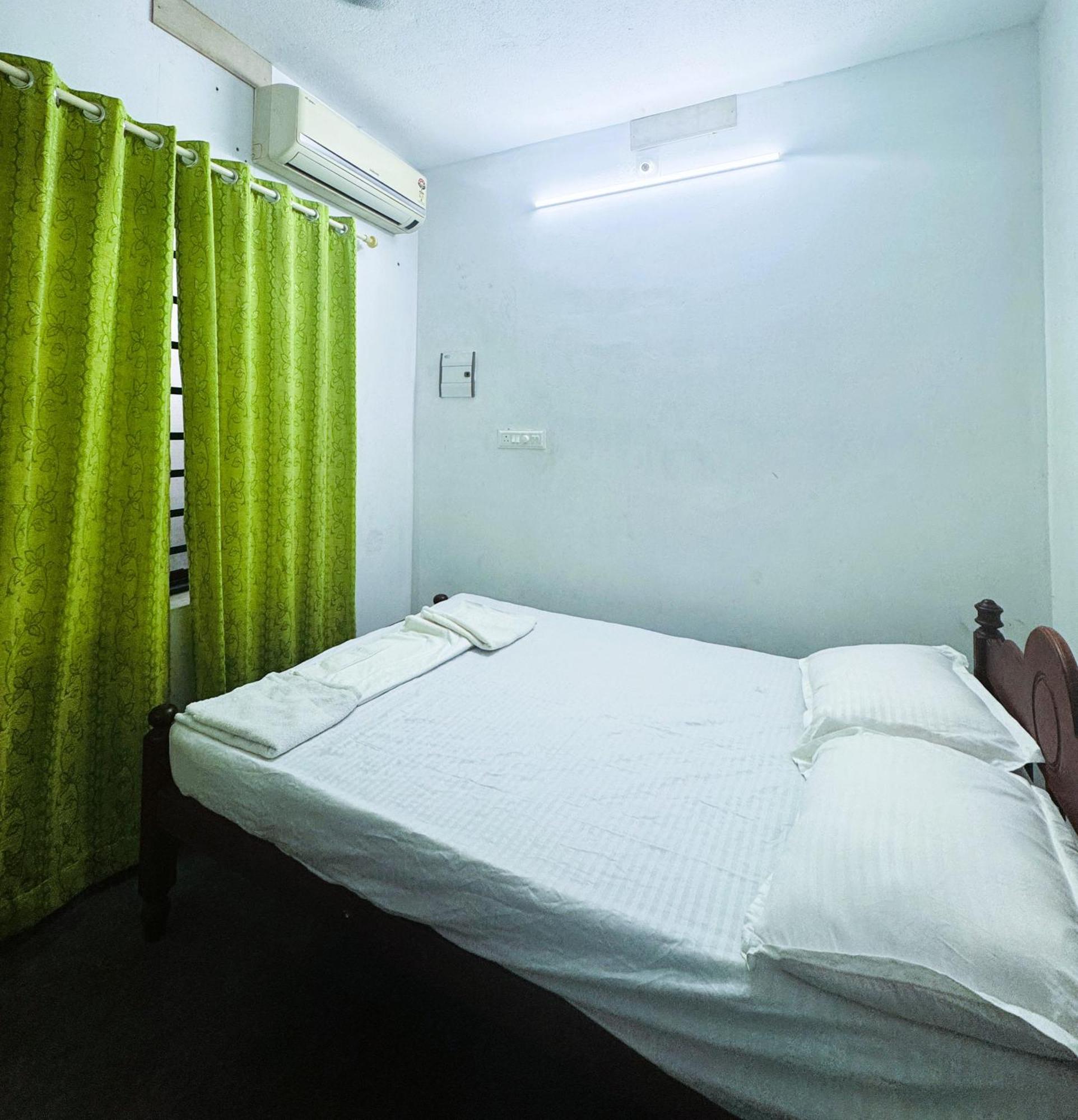Parassinikkadavu Vcs Apartments Parassinikadavu חדר תמונה