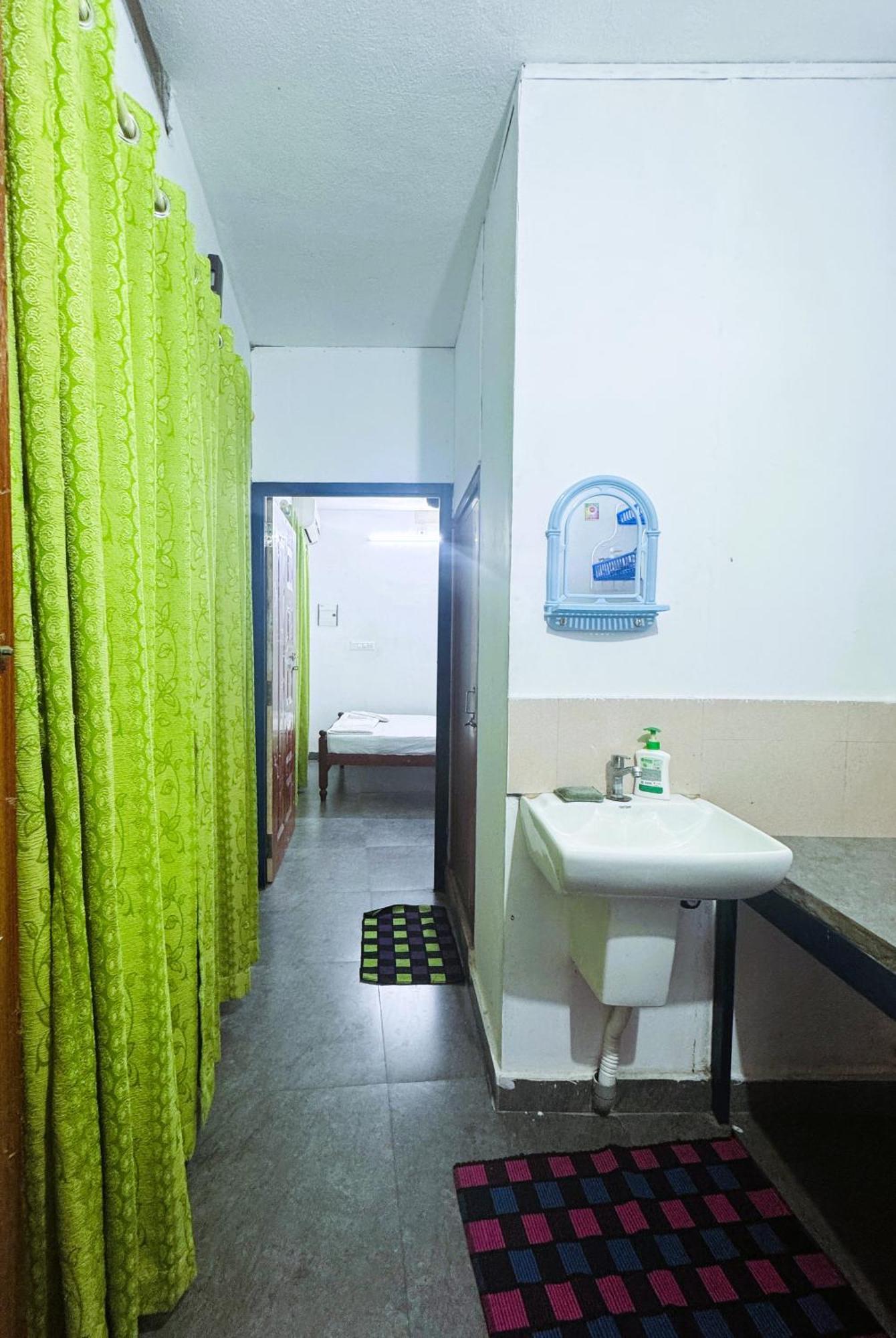 Parassinikkadavu Vcs Apartments Parassinikadavu חדר תמונה