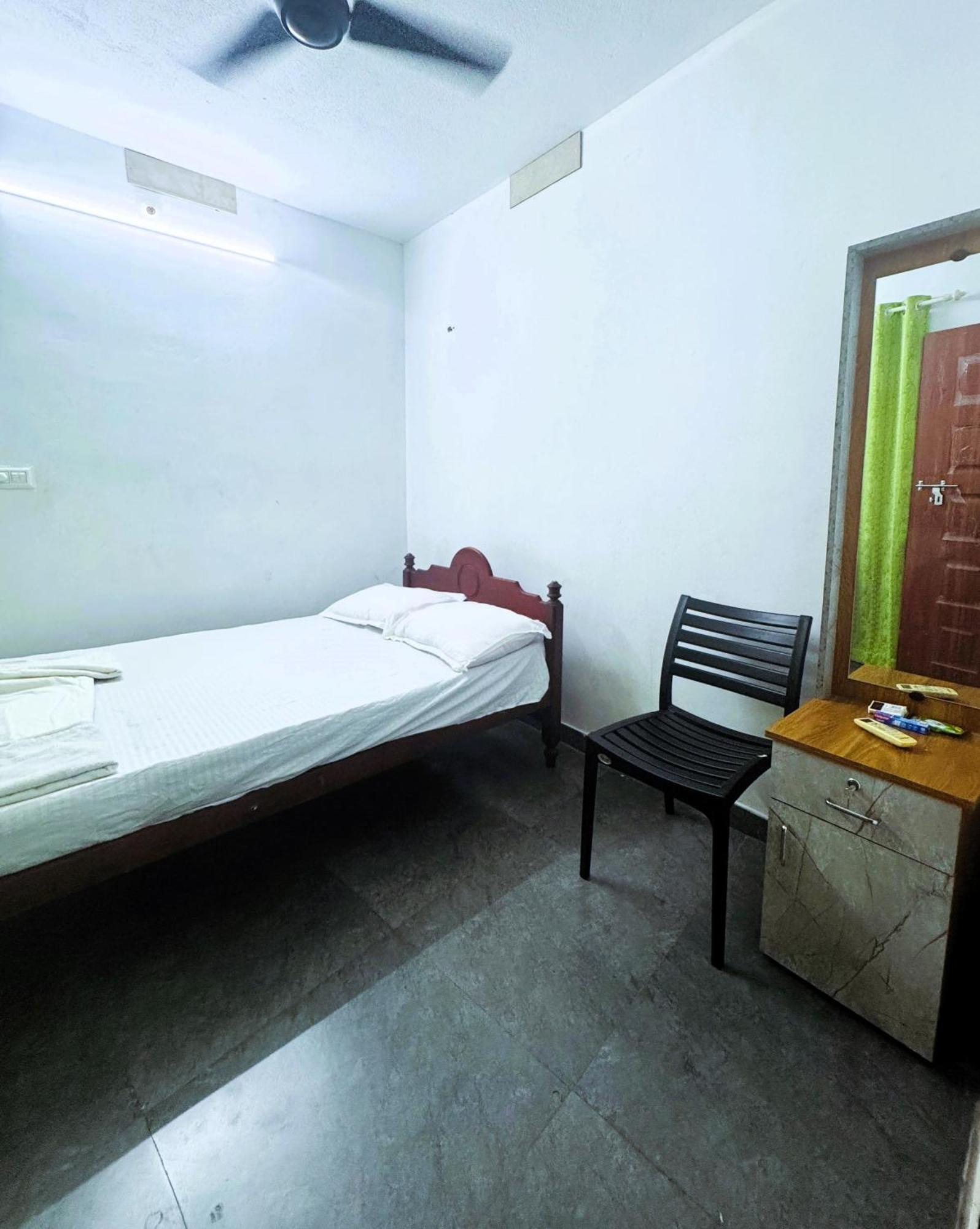 Parassinikkadavu Vcs Apartments Parassinikadavu חדר תמונה